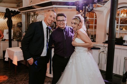 Hochzeits DJ mit Brautpaar