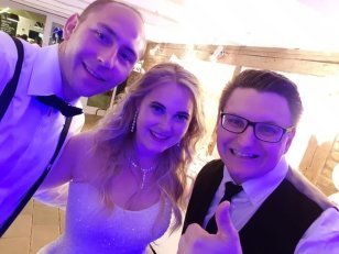 Brautpaar Selfie mit DJ Mike Hoffmann im Hofgut Rodenstein